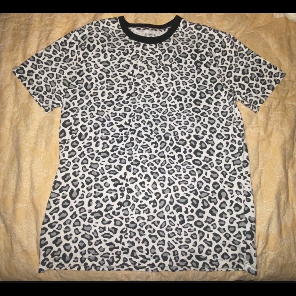 Men Small Gray Leopard Tee